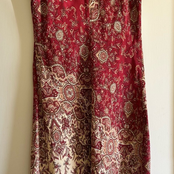 Red V-Neck Dress - Picture 2 of 4